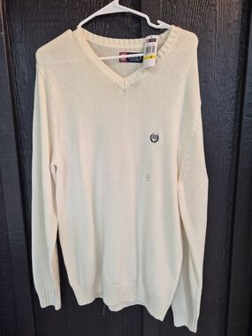 G.H. Bass & Co. Cream V-Neck Sweater with Embroidered Crest